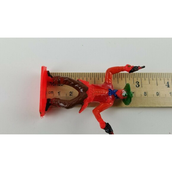 2 5/8" Tim Mee Plastic Cowboy Vintage Wild West Toy Figures Red w Green Hat - Picture 4 of 8